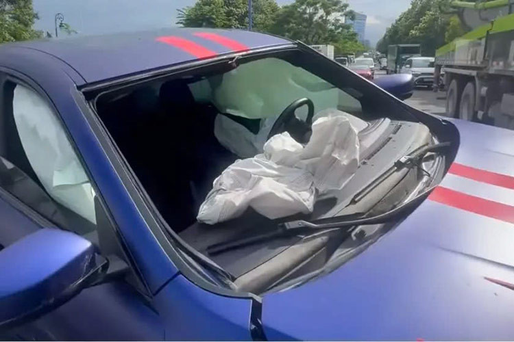 Điểm nhấn của Maserati Levante Trofeo Launch Edition nằm ở khối động cơ xăng V8, tăng áp kép, dung tích 3.8L, sản sinh công suất tối đa 590 mã lực và mô-men xoắn cực đại 730 Nm. Đây cũng là động cơ được dùng cho những mẫu siêu xe như Ferrari F8 hay SF90 Stradale.