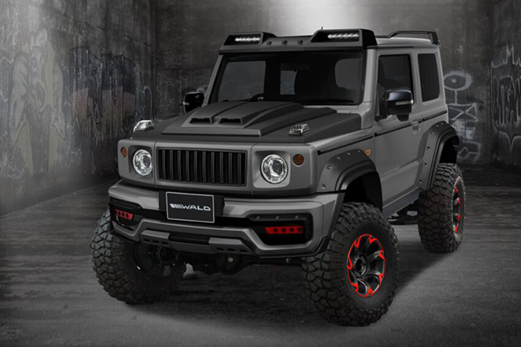 Mẫu xe Suzuki Jimny 2019 đã lần đầu tiên trình làng tại thị trường Nhật Bản vào hồi tháng 7 năm nay. Chẳng bao lâu sau đó, mẫu SUV "bé hạt tiêu" này đã liên tục được các hãng độ thiết kế những gói phụ kiện dành riêng như Liberty Walk hay DAMD...