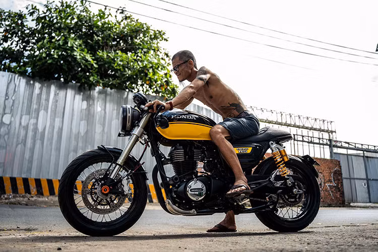 Mức giá xe Honda CB350RS được bán tại các đại lý không chính hãng ở Việt Nam khoảng hơn 200 triệu đồng. Bản độ này hiện chưa được chủ nhân và "lò độ" Tự Thanh Đa công bố mức chi phí, tuy nhiên có thể thấy đây là một chiếc Honda CB350RS độ cafe racer độc đáo và đáng "đồng tiền bát gạo".