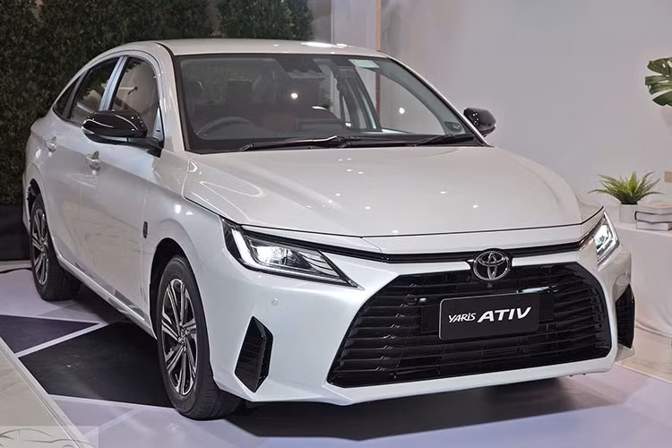 Nhờ màn lột xác ngoạn mục về cả thiết kế lẫn trang bị, Toyota Vios thế hệ mới hiện là mẫu xe đứng đầu phân khúc sedan hạng B tại thị trường Thái Lan. Trong tháng 11/2022, hãng Toyota đã bán được 4.671 chiếc Vios mới cho khách hàng Thái Lan, bỏ xa Honda City (1.733 xe) và Mazda2 Sedan (162 xe). Cộng dồn 11 tháng của năm 2022, đã có 26.116 xe đến tay khách hàng Thái Lan.