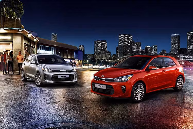 Ngoài ra, khách hàng còn có thêm lựa chọn là khối động cơ loại 1.25L hoặc 1.4L 4 xi-lanh hút khí tự nhiên nhưng có công suất thấp hơn hiện tại, đi kèm là hộp số ly hợp kép 7 cấp. Theo dự kiến, Kia Rio GT-Line 2019 sẽ mở bán tại châu Âu vào mùa xuân tới.