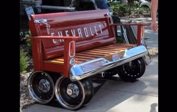 Nếu thị trường xe đang lo lắng về lượng xe cũ không biết bỏ đi đâu? Đừng lo vì các công viên sẽ đặt hàng mua với số lượng lớn để làm ghế ngồi.