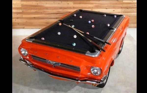 "Ngựa chồm" Ford Mustang quả là đa dụng khi bề mặt của nó đủ làm một bàn bida, nó cũng sẽ cho bạn những có đánh cực nhanh và mạnh.