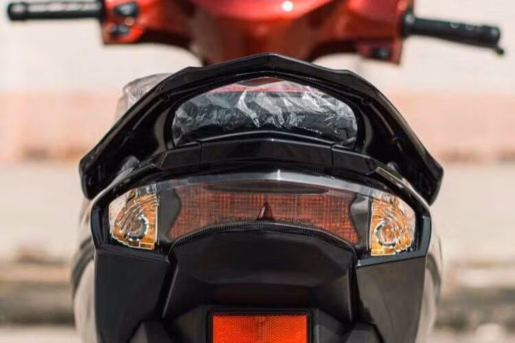 Trải qua hàng chục năm, những sản phẩm xe máy Honda nhập khẩu về thường cuốn hút một bộ phận nhất định của người tiêu dùng ở Việt Nam, không chỉ sản phẩm nhập Thái mà cả những chiếc xe máy Honda nhập Indonesia hay trung Quốc...