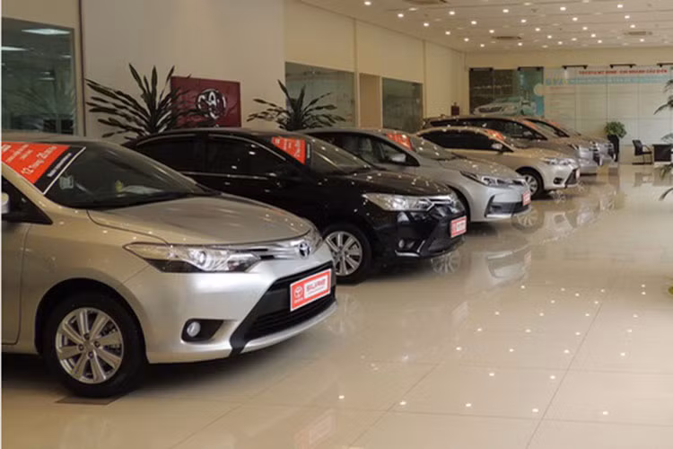 Lam sao de xe oto cu dung chan, ban van loi?