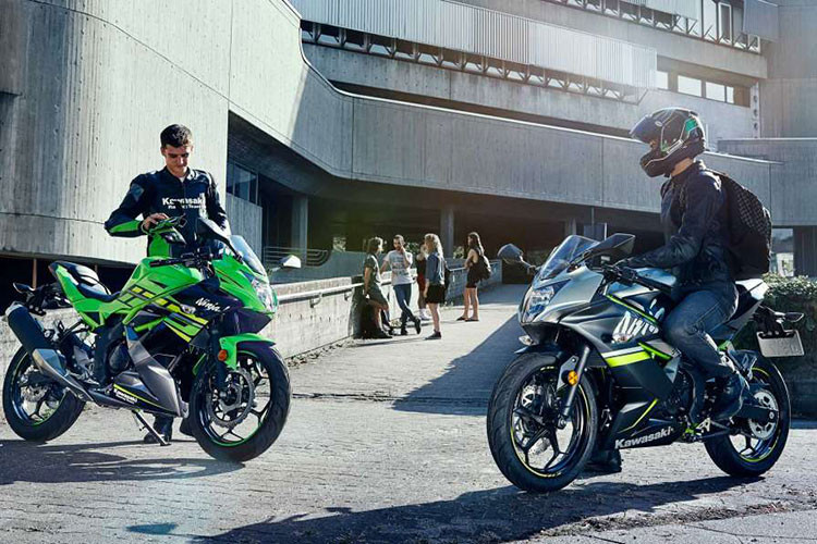 Theo đó, Kawasaki Ninja 125 và Z125 sẽ sử dụng chung một loại khung gầm và động cơ. Đầu tiên, bộ đôi xe 125cc mới của Kawasaki sẽ được trang bị động cơ xylanh đơn, dung tích 125cc, làm mát bằng dung dịch, sản sinh công suất 14,75 mã lực và mômen xoắn cực đại 11.7 Nm.