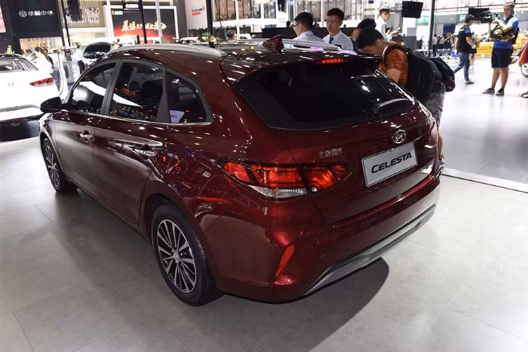 Theo đại diện hãng xe ôtô Hyundai, Celesta Wagon có chiều dài cơ sở lớn nhất trong phân khúc. Điều này mang đến khoang hành lý có thể tích 468 lít khi hàng ghế sau không gập xuống cho mẫu xe wagon Hàn Quốc.
