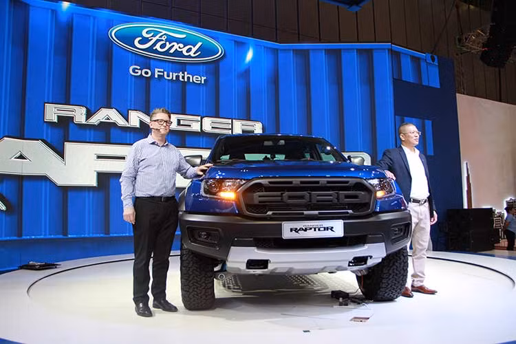 Đến với Triển lãm Ô tô Việt Nam 2018 (VMS 2018) lần này, Ford Việt Nam mang tới phiên bản cao cấp nhất của dòng xe bán tải Ranger với tên gọi Ford Ranger Raptor 2018. Đây cũng chính là ngôi sao sáng nhất của gian hàng Ford tại Việt Nam ở kỳ triển lãm năm nay.