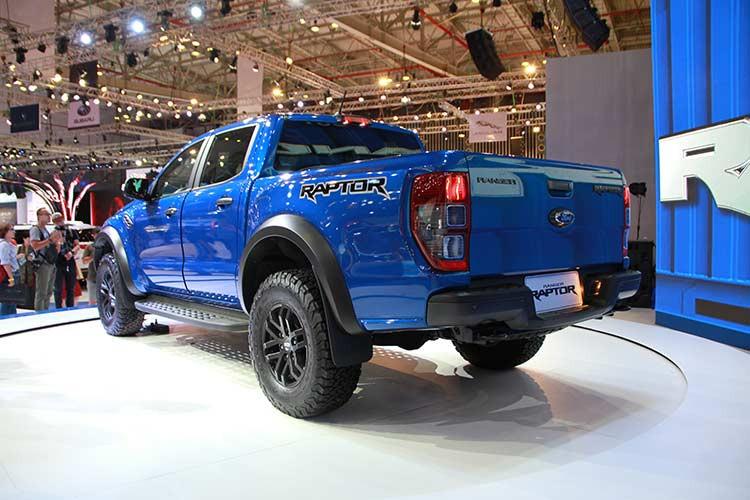 Việt Nam cũng là thị trường thứ hai tại Đông Nam Á chính thức đón nhận Ford Ranger Raptor, sau Thái Lan. Ford Việt Nam đã nhận một lượng khá lớn đơn đặt hàng cho dòng xe hiệu năng cao này và sẽ chính thức giao những xe vào tháng 11/2018 qua hệ thống đại lý ủy quyền của mình.