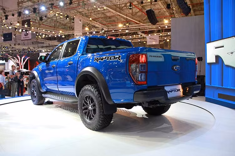 Việt Nam cũng là thị trường thứ hai tại Đông Nam Á chính thức đón nhận Ford Ranger Raptor, sau Thái Lan. Ford Việt Nam đã nhận một lượng khá lớn đơn đặt hàng cho dòng xe hiệu năng cao này và sẽ chính thức giao những xe vào tháng 11/2018 qua hệ thống đại lý ủy quyền của mình.