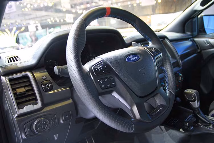 Ranger Raptor được tích hợp những công nghệ đột phá, tăng công suất và lực xoắn nhưng tiết kiệm nhiên liệu, giảm trọng lượng với đặc tính offroad được cải thiện. Theo đó là những phát triển chuyên biệt cho động cơ, hộp số, hệ truyền động, hệ thống lái, phanh và hệ thống ổn định điện tử.