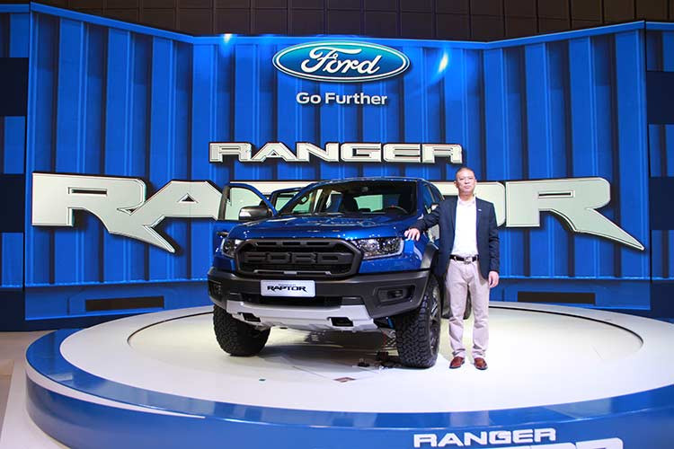 Bên cạnh "ngôi sao mới " Ford Ranger Raptor thì sẽ thật thiếu sót nếu không nhắc tới Ford Everest 2018 và Ford Ranger 2018 khi cả hai mẫu xe này cũng đều sở hữu động cơ diesel Bi-Turbo 2.0L cùng hộp số tự động 10 cấp. Trong đó, Ford Ranger vẫn là "gà đẻ trứng vàng" của Ford Việt Nam khi hiện nay chiếm hơn 50% thị phần xe bán tải.