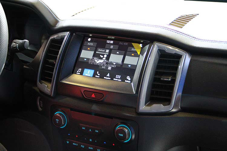 Ford Ranger Raptor là sự kết hợp giữa sự đa dụng và mạnh mẽ của dòng xe bán tải Ford Ranger và những công nghệ, đặc trưng riêng của dòng xe hiệu suất cao với động cơ diesel Bi-Turbo 2.0L mới mạnh mẽ, kết hợp cùng hộp số tự động 10 cấp. Động cơ tạo ra công suất tối đa 213 mã lực (157kW) và mô-men xoắn cực đại 500 Nm.