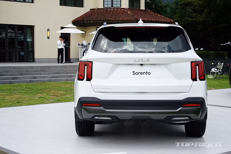 Doanh số của thương hiệu xe sang Genesis thuộc tập đoàn Hyundai cũng sụt giảm 11,7% so với cùng kỳ năm ngoái khi đạt 8.514 xe. Mẫu xe bán chạy nhất của Genesis trong tháng vừa qua là GV70 với 2.864 xe, tiếp theo mới đến G80 (2.819 xe) và GV80 (1.507 xe).