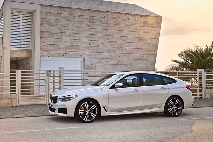 Động cơ dung tích 2.0L tăng áp (turbodiesel) cho công suất tối đa 190 mã lực tại vòng tua từ 4.000 v/p và mô-men xoắn cực đại 400Nm có thể đạt được từ vòng tua 1.750 v/p. Sức mạnh được truyền xuống cầu sau (RWD; tiêu chuẩn) qua hộp số tự động 8 cấp Steptronic.