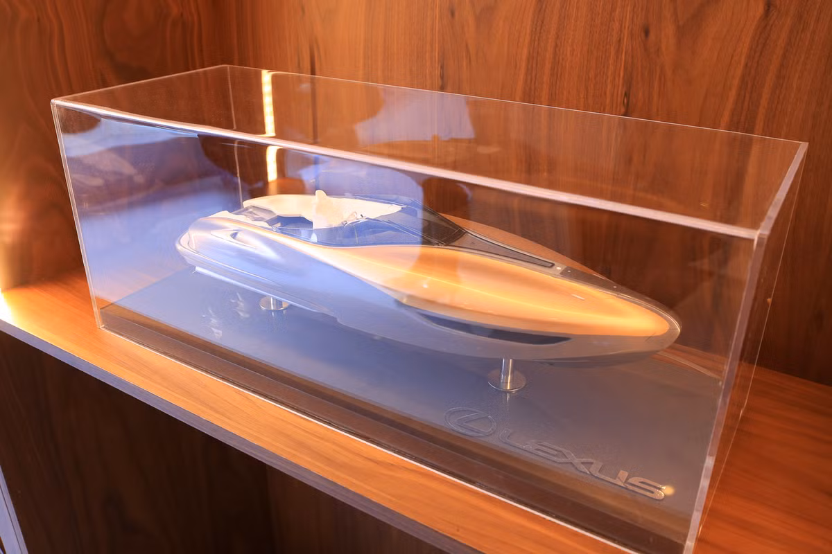 Đó là những gì Lexus đang theo đuổi, từ thiết kế táo bạo, công nghệ tiên phong cho tới khả năng vận hành hứng khởi, trong đó nổi bật đó là công nghệ tiên phong Hybrid của Lexus. Công nghệ Lexus Hybrid Drive cải tiến thế hệ thứ 4 thể hiện rõ triết lý đối lập song hành của Lexus, đó là vận hành đầy hứng khởi mà vẫn đem đến hiệu suất nhiên liệu tối ưu.