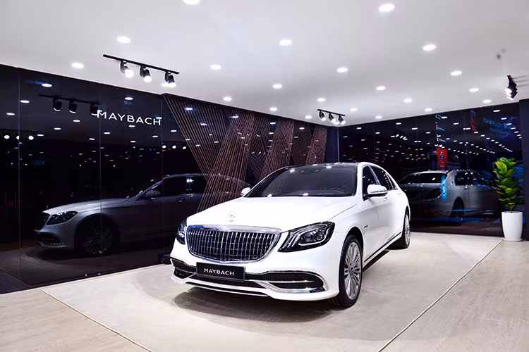 19 mẫu xe khác nhau được trưng bày tại triển lãm và hơn 10 xe lái thử ở khu vực ngoài trời để khách hàng quan tâm có thể trải nghiệm chân thực. Khách hàng mua các mẫu xe mới của Mercedes-Benz tại VMS 2019 sẽ nhận được một năm bảo hành mở rộng, nâng tổng thời gian bảo hành chính hãng lên thành 4 năm.