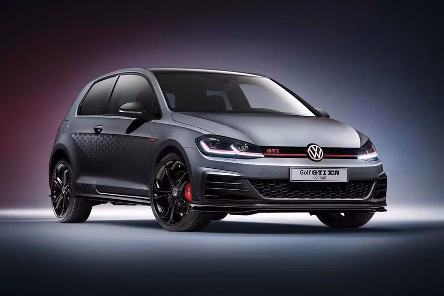Tại thị trường Đức, Volkswagen đã mở đơn đặt hàng cho mẫu GTI TCR. với giá Volkswagen Golf GTI TCR 2019 bán ra khởi điểm từ 38.950 Euro (tương đương 1,027 tỷ đồng).