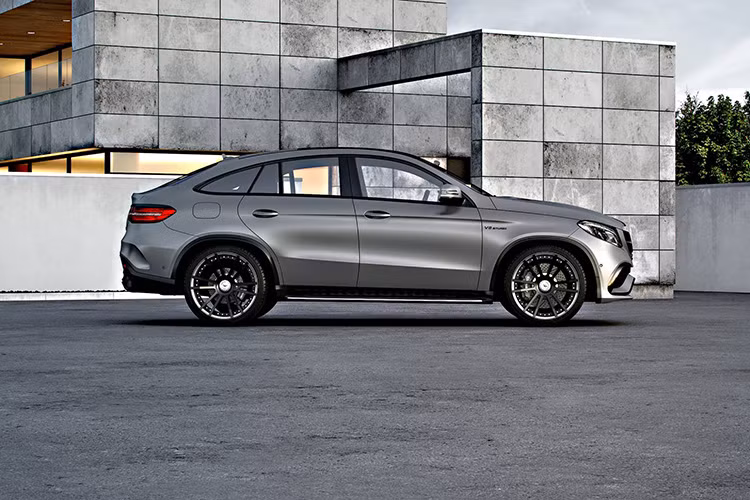 Hãng độ Wheelsandmore từ Đức đã khoác lên mình Mercedes-AMG GLE 63 Coupe bộ cánh mùa đông với màu sơn xám màu. Đi cùng với bộ cánh này là bộ la-zăng nguyên khối có khối lượng nhẹ 6Sporz giúp thu hút ánh nhìn của mọi người đi đường.