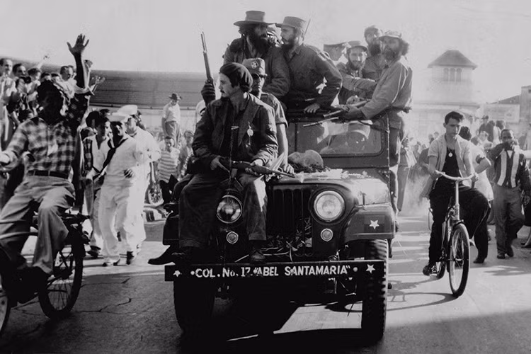 Dù được trao tặng rất nhiều những mẫu xe đặc biệt từ các nước khác nhau, tuy nhiên chủ tịch Fidel Castro lại rất ít khi sử dụng chúng. Thay vào đó, ông lại luôn ưa chuộng những chiếc xe địa hình theo kiểu quân đội để di chuyển trong mọi công việc thường ngày.