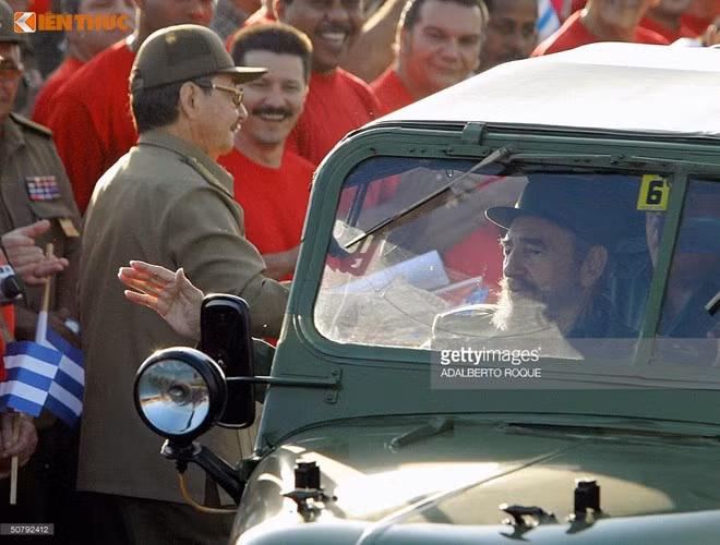 Lãnh tụ Fidel Castro được xem là một trong những nhà cách mạng kiệt xuất nhất nửa sau thế kỷ XX. Trong thời kì ông lãnh đạo, hầu hết những chiếc ôtô của lãnh tụ Fidel Castro sử dụng đều là quà tặng của các nguyên thủ quốc gia trên thế giới.