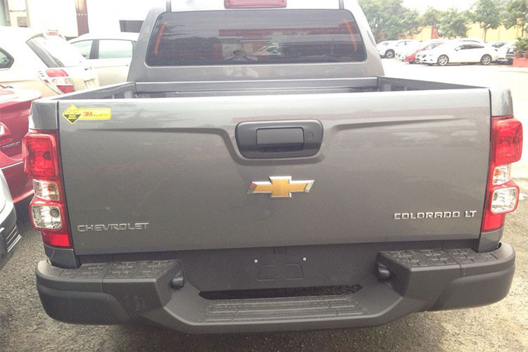 Các trang bị cho xe sẽ chỉ có vành đúc kích thước 16 inch thiết kế 6 chấu, đi cùng với đó là lốp 245/70R16, phanh đĩa trước và tang trống phía sau.