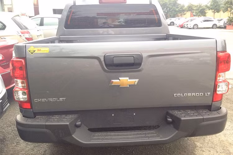 Các trang bị cho xe sẽ chỉ có vành đúc kích thước 16 inch thiết kế 6 chấu, đi cùng với đó là lốp 245/70R16, phanh đĩa trước và tang trống phía sau.