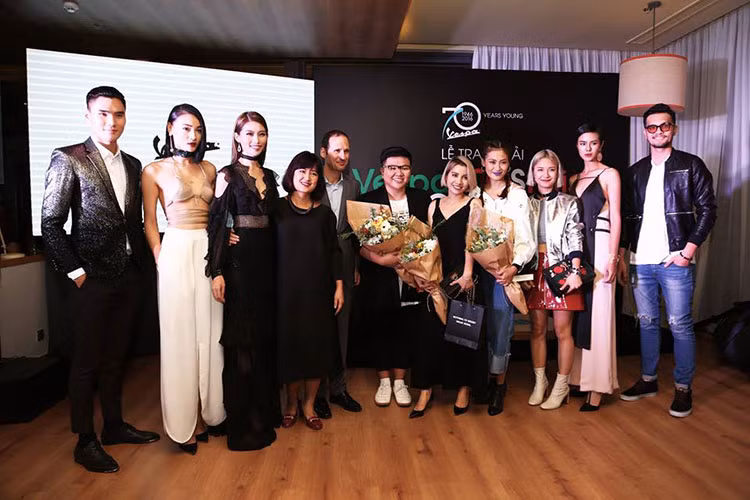 Kết quả, đội của stylist trẻ nhất trong cuộc thi là đội của Pông Chuẩn đã chứng tỏ sự chuyên nghiệp và khả năng sáng tạo của mình. Với concept “Đi”, sự nhiệt huyết của tuổi trẻ cùng tinh thần tự do và ngẫu hứng đã được truyền tải một cách trọn vẹn trong từng bức ảnh.