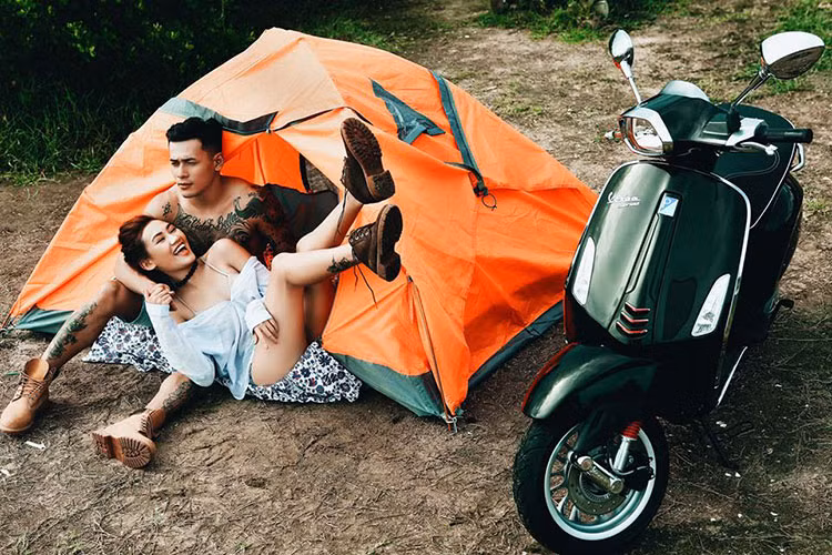 Stylist Pông Chuẩn biến hóa tài hoa dựa trên nền cảm hứng giao thoa của phong cách preppie, hippie deluxe, boho-eccentric... của bộ phận văn hóa trẻ sub-culture phương Tây thời đạị. Pông Chuẩn thích sự phóng khoáng, thể thao và bất quy tắc. Những bộ hình cô góp phần tạo nên, phong cách ăn mặc của bản thân cô giới thiệu với mọi người đều đi theo tôn chỉ này.