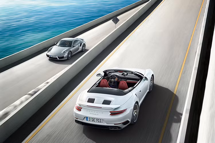 Hiếm có chiếc xe nào trên thế giới có thể so sánh được với dòng xe thể thao Porsche 911 về bề dày lịch sử cũng như những bước “tiến hóa” của các thế hệ.
