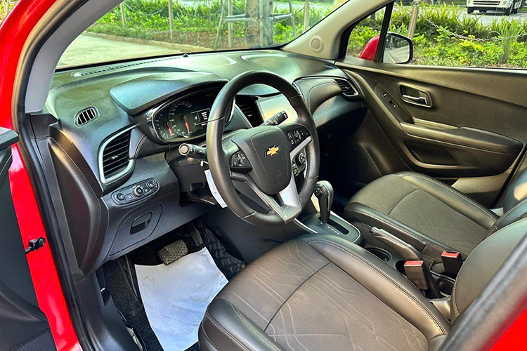 Về trang bị an toàn, Chevrolet Trax 2017 có khá nhiều công nghệ an toàn ở mức cơ bản, có thể kể đến hệ thống cân bằng điện tử (ESC), hỗ trợ phanh khẩn cấp (PBA), phân phối lực phanh điện tử (EBD), kiểm soát phanh động cơ (EDC), hệ thống chống trượt (TCS)...