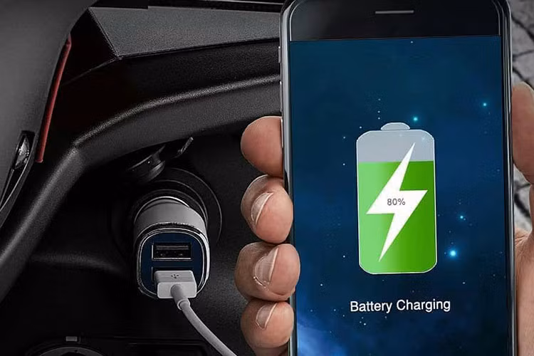 Ngoài ra mẫu xe ga Yamaha FreeGo 125 mới còn tích hợp hệ thống sạc di động tiện lợi hơn so với các đối thủ cùng phân khúc. Tổng thể chi tiết cùng các tiện ích được trang bị cũng khá đầy đủ cho một mẫu xe tay ga tầm trung.