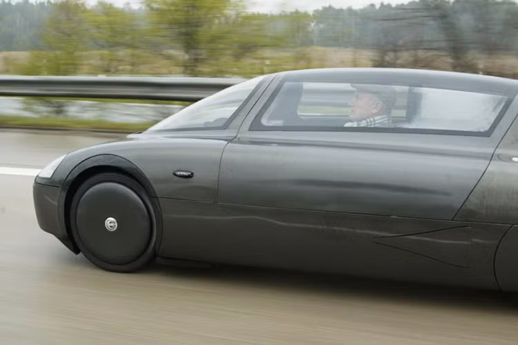 Nếu nhìn nó bạn có thể nghĩ nó chạy chậm, tuy nhiên "bé hạt tiêu" cũng không hề đơn giản khi tốc độ tối đa của nó có thể đạt tới 123 km/h.