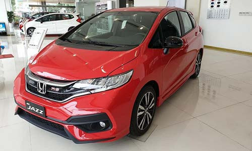 Xe oto trien mien giam gia, nam Ky Hoi gia xe cham day