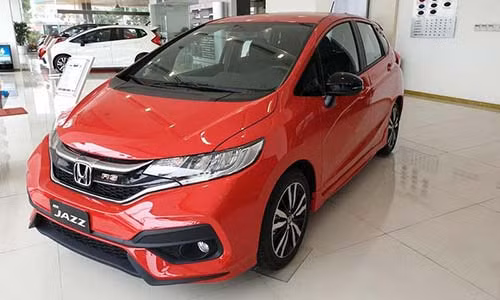 Xe oto trien mien giam gia, nam Ky Hoi gia xe cham day