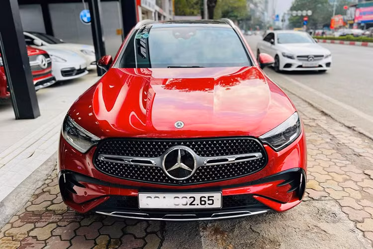 Mercedes-Benz có GLC từng được như một mẫu xe "gà đẻ trứng vàng" trong hơn 5 năm qua. Giá bán rẻ nhất phân khúc nhờ chiến lược kinh doanh lẫn nguồn gốc lắp ráp trong nước, là một trong những lợi thế lớn giúp GLC thống trị doanh số phân khúc lẫn toàn thị trường xe sang tại Việt Nam.