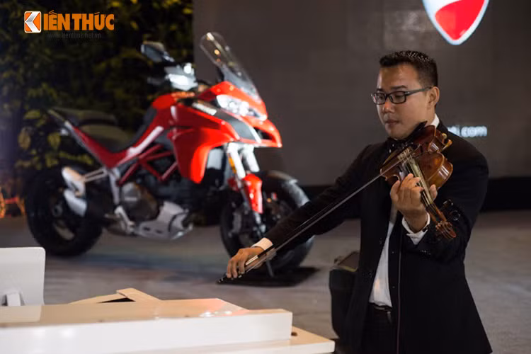 Ducati Multistrada phiên bản mới, với "trái tim" là động cơ mới nhất của Ducati – Testastretta DVT và đi kèm theo nhiều công nghệ tiên tiến đã tạo nên một tiêu chuẩn mới trong phân khúc sản phẩm của hãng xe môtô đình đám nước Ý.