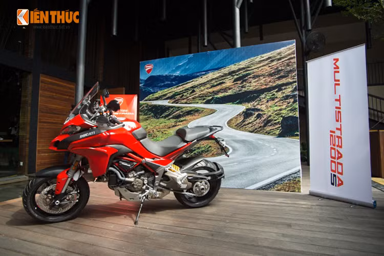 Ngoài ra, nó còn được trang bị hoàng loạt những tính năng ưu việt mới cùng những công nghệ hiện đại nhất hiện nay mà lần đầu tiên được áp dụng cho một mẫu môtô phân khối lớn.