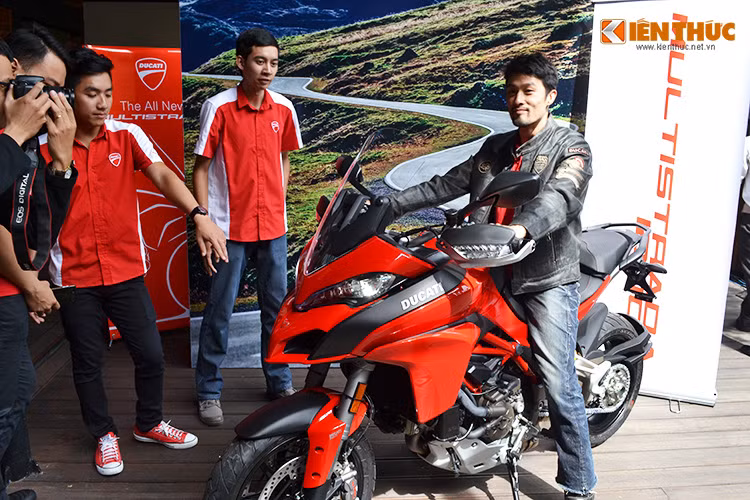 Là một diễn viên hành động nổi tiếng với những pha võ thuật đẹp mắt trên màn ảnh được đông đảo khán giả trẻ yêu thích, ngoài đời Johnny Trí Nguyễn còn là một người yêu thích và đam mê xe môtô PKL, đặc biệt là thương hiệu môtô Ducati danh tiếng.