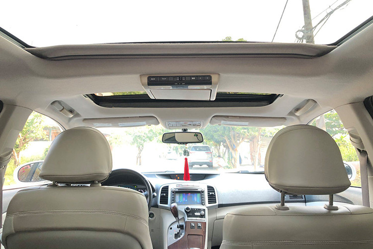 Cách đây 10 năm, những công nghệ an toàn như kiểm soát hành trình chủ động, cảm biến áp suất lốp, hỗ trợ khởi hành ngang dốc, hỗ trợ đỗ xe và 10 túi khí không có sẵn trên nhiều mẫu xe Toyota nhập về nước.