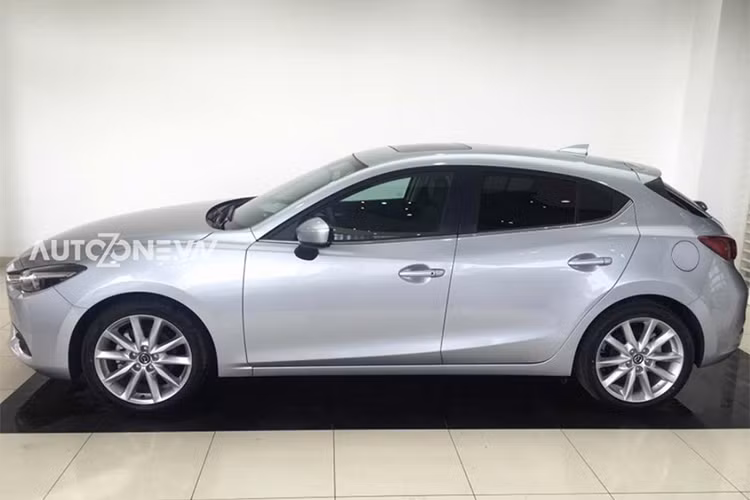 Được biết chiếc Mazda3 2.0 Hatchback nhập khẩu này được bán thăm dò thì trước với mức giá lăn bánh tại Hà Nội rơi vào khoảng 950 triệu đồng.