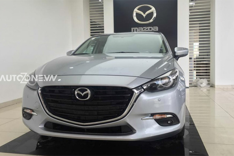 Thaco hiện chỉ đang phân phối phiên bản hatchback với động cơ 1.5L Skyactiv, phiên bản máy 2.0 chỉ có mặt trên kiểu dáng sedan. Do vậy sự xuất hiện của Mazda3 2.0 hatchback mới nhập khẩu này gây sự chú ý cho những người quan tâm đến thương hiệu Mazda tại Việt Nam.