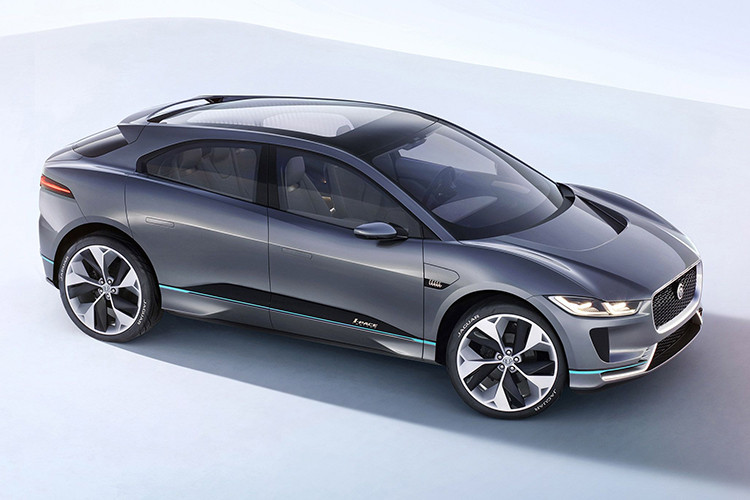 Tuy nhiên, trái ngược với những kỳ vọng ban đầu, Jaguar I-Pace chưa bao giờ đạt doanh số bùng nổ. Thay vào đó, mẫu xe điện này lại nổi tiếng với hàng loạt đợt triệu hồi, các vấn đề về độ tin cậy và thậm chí là nguy cơ cháy nổ. Hiện tại, số lượng Jaguar I-Pace xuất hiện trong các bãi phế liệu ngày càng nhiều, đặt dấu chấm hết cho một mẫu xe từng được ca ngợi.