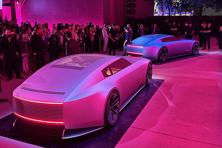 Vào tháng 12/2024, hãng xe Anh ra mắt mẫu Concept Type 00, đánh dấu sự tái sinh thương hiệu. Đây dự kiến sẽ là một mẫu sedan điện 4 cửa với tầm hoạt động khoảng 692 km theo tiêu chuẩn EPA. Jaguar kỳ vọng Type 00 sẽ giúp hãng lấy lại vị thế trong ngành công nghiệp ô tô điện, thay vì lặp lại những sai lầm từ I-Pace.