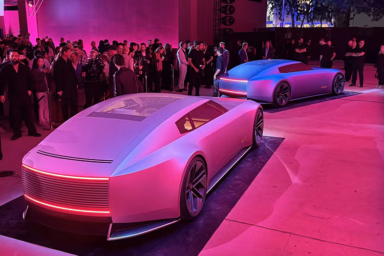 Vào tháng 12/2024, hãng xe Anh ra mắt mẫu Concept Type 00, đánh dấu sự tái sinh thương hiệu. Đây dự kiến sẽ là một mẫu sedan điện 4 cửa với tầm hoạt động khoảng 692 km theo tiêu chuẩn EPA. Jaguar kỳ vọng Type 00 sẽ giúp hãng lấy lại vị thế trong ngành công nghiệp ô tô điện, thay vì lặp lại những sai lầm từ I-Pace.