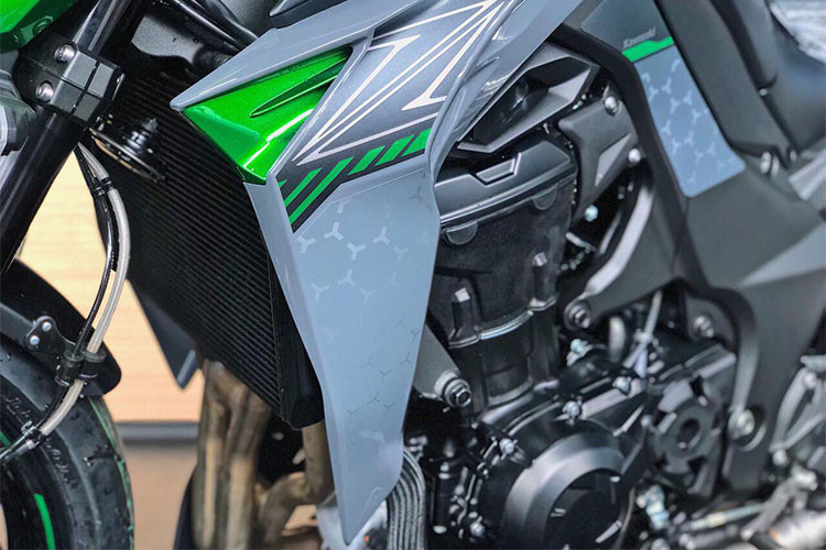 Xe vẫn giữ khối động cơ DOHC, dung tích 1.043 cc, công suất 142 mã lực tại 10.000 vòng/phút và mô-men xoắn 111 Nm tại 7.300 vòng/phút. Tuy nhiên các kỹ sư của hãng đã cân chỉnh lại ECU giúp xe đạt chuẩn về khí thải Euro 4 cũng như để động cơ vận hành mượt mà trơn tru hơn.