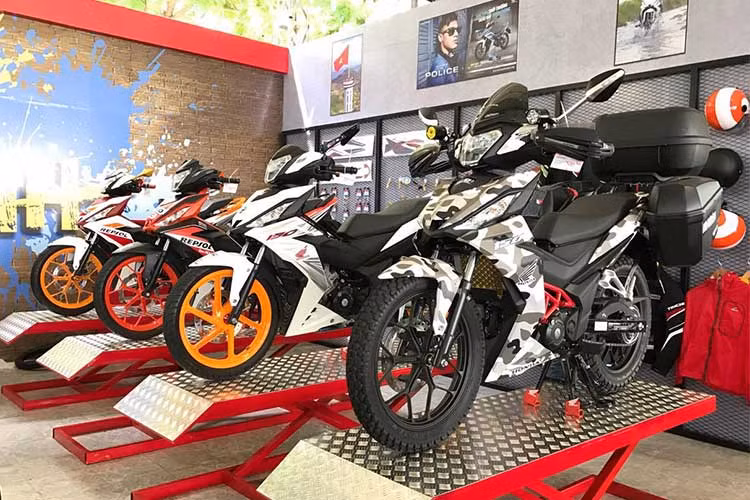 Trong năm 2016 sau khi mẫu xe máy Honda Winner150 ra mắt, cộng đồng chơi xe Underbone ngay lập tức chú ý tới đối thủ của Yamaha Exciver và đã có những bản "độ" hấp dẫn ra đời, đáp ứng nhu cầu làm đẹp cũng như nâng cấp khả năng vận hành. Tiếp tục với phong cách độ "độc, đẹp", các dân chơi Honda Winner tiếp tục cho ra lò loạt xe mới.