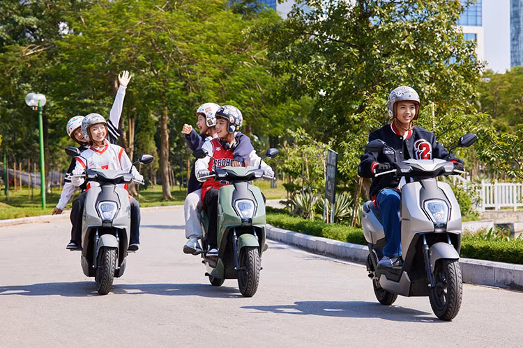 Trong giai đoạn đầu, Honda Việt Nam đã lựa chọn 76 đại lý trong hệ thống tại 7 tỉnh, thành phố, để trở thành cửa hàng ủy nhiệm cung cấp sản phẩm xe điện. Các cửa hàng cam kết mua lại xe cũ trong vòng 3 năm sử dụng nếu xe đáp ứng một số tiêu chí nhất định về bảo dưỡng, ngoại quan, vận hành,…