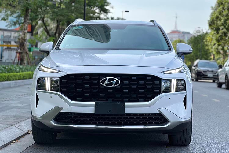 Như vậy, sau hai năm sử dụng, chiếc xe Hyundai SantaFe 2022 phiên bản Dầu Premium rao bán hơn 1 tỷ đồng này đã mất giá khoảng 400 triệu đồng. Tuy nhiên, với những ai đang tìm kiếm một chiếc SUV cỡ trung chất lượng mà không ngại xe cũ, đây vẫn là một lựa chọn đáng cân nhắc.