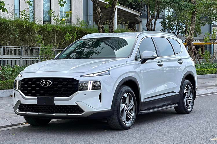 Mới đây, một chiếc xe Hyundai Santafe 2022 máy dầu đã qua sử dụng chủ nhân rao bán trên sàn xe cũ Hà Nội với mức giá khoảng 1,xxx tỷ đồng. Người bán cho biết, đây là phiên bản Dầu Premium với ngoại thất màu trắng và nội thất nâu. Chiếc xe đã chạy được một quãng đường dài 39.000 km, theo chỉ số ODO.